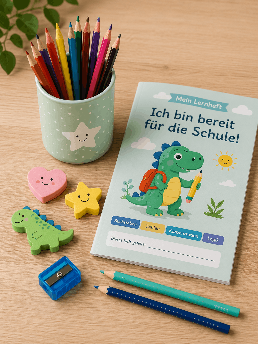 Bunte Stifte, Radiergummis und ein Kinder-Lernheft – Schultüte füllen mit Lernsachen für die Einschulung