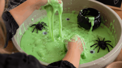 Glibberspaß mit Oobleck -Sensory Play für Kinder