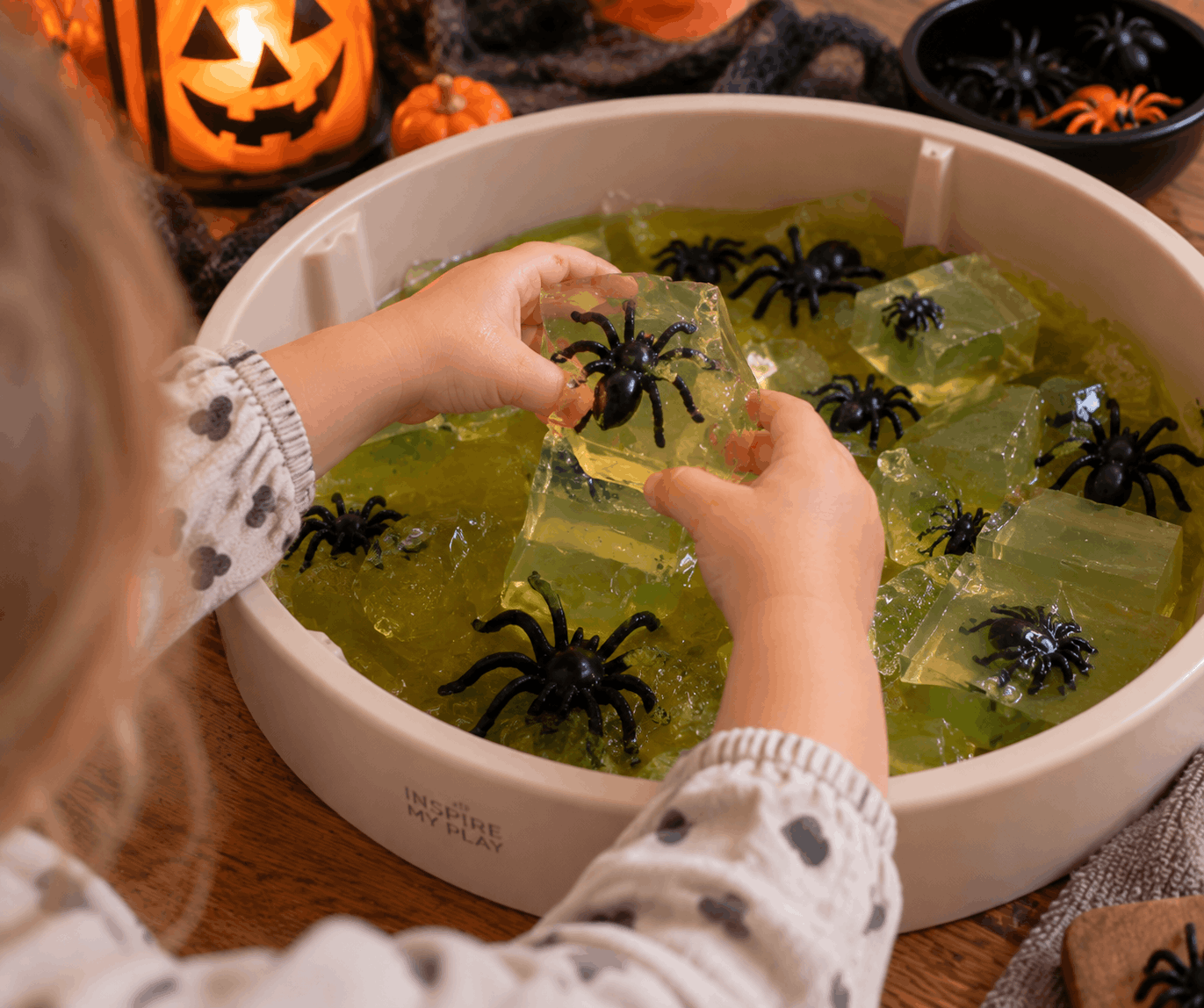 Glibber Spinnen aus Agar Agar - Sensory Play für Kinder