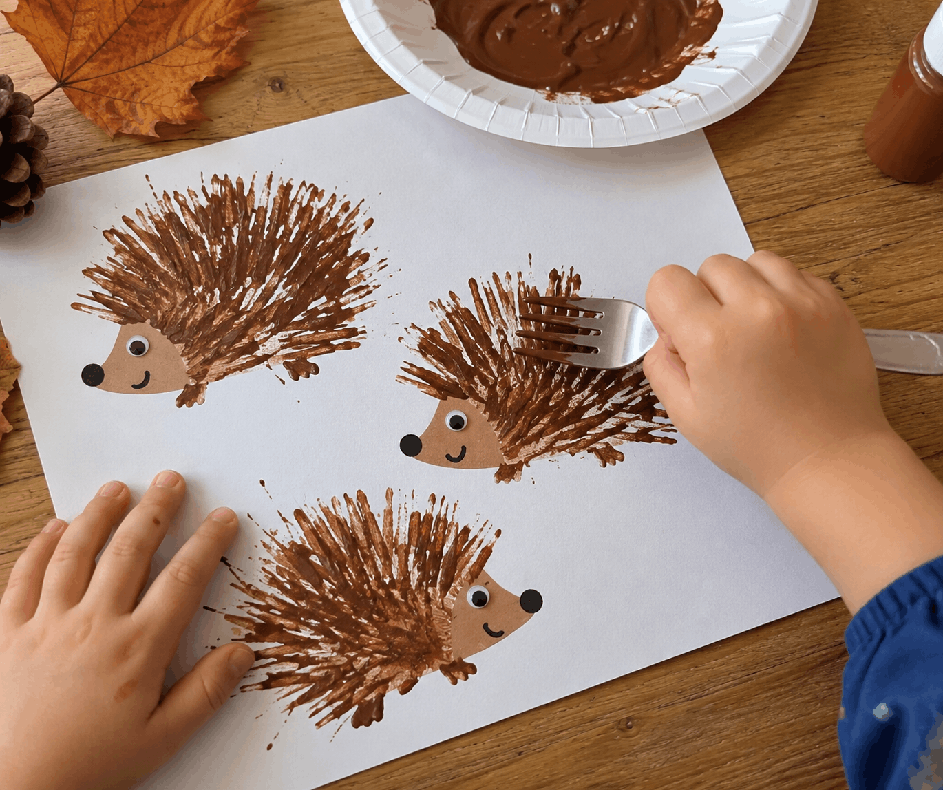 Igelbild aus der Gabeltechnik Bastelidee für Kinder